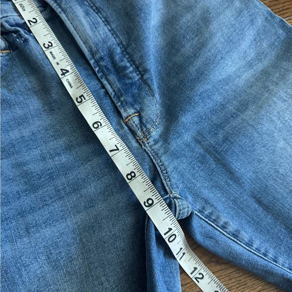 Good American Good Straight in Indigo033 Size 2/26
GS873T - Picture 7 of 8